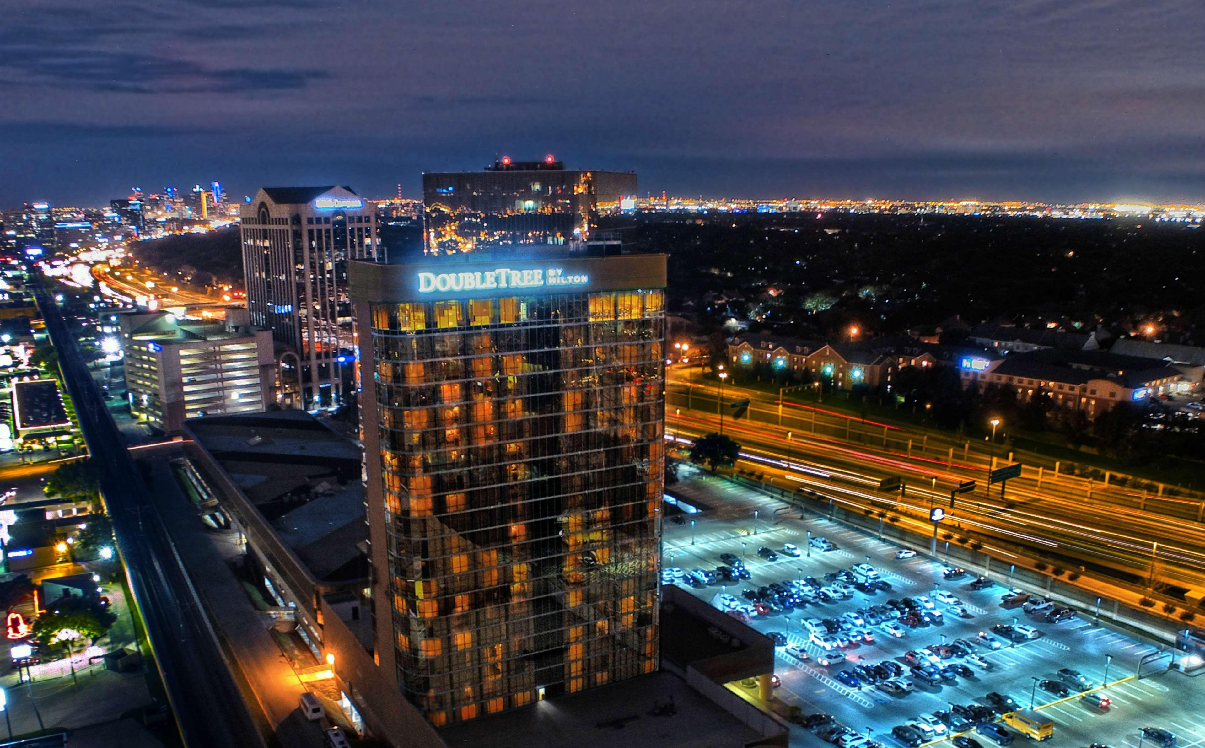 Doubletree By Hilton Hotel Dallas Campbell Centre Bagian luar foto